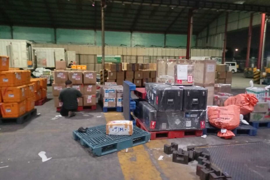 Jasa Kirim Barang ke Uganda DHL Express Bekasi
