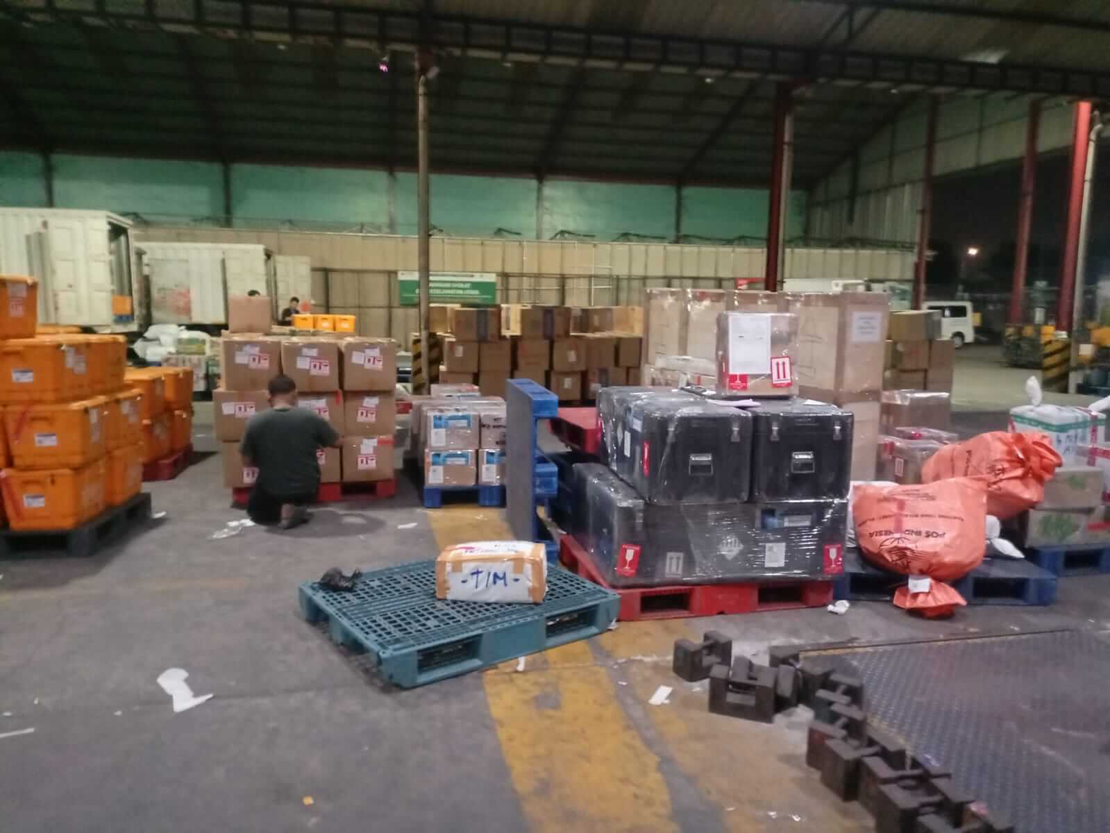Jasa Kirim Barang ke Uganda DHL Express Bekasi