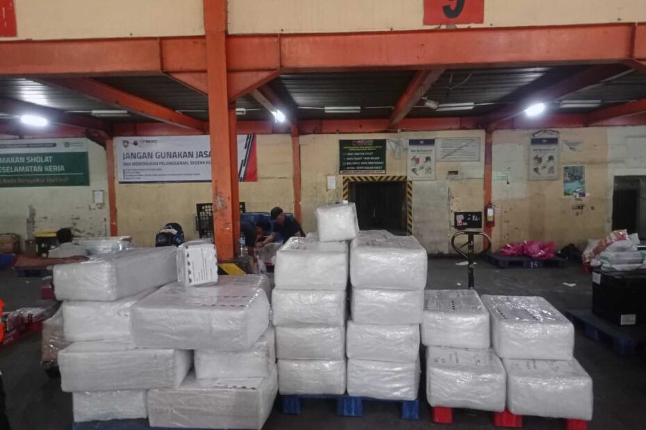 Jasa Kirim Barang ke Tajikistan DHL Express Depok