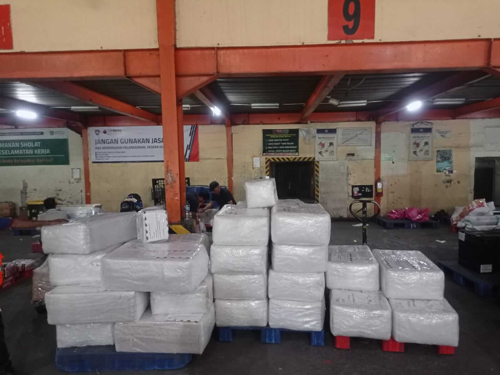 Jasa Kirim Barang ke Tajikistan DHL Express Depok
